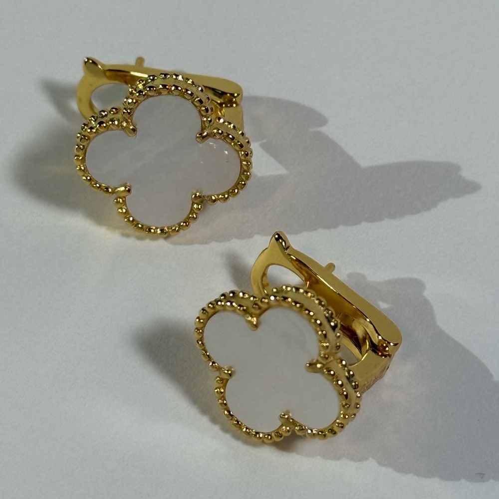 White Stone Flower Earrings Summer vibes - Picture 11 of 11